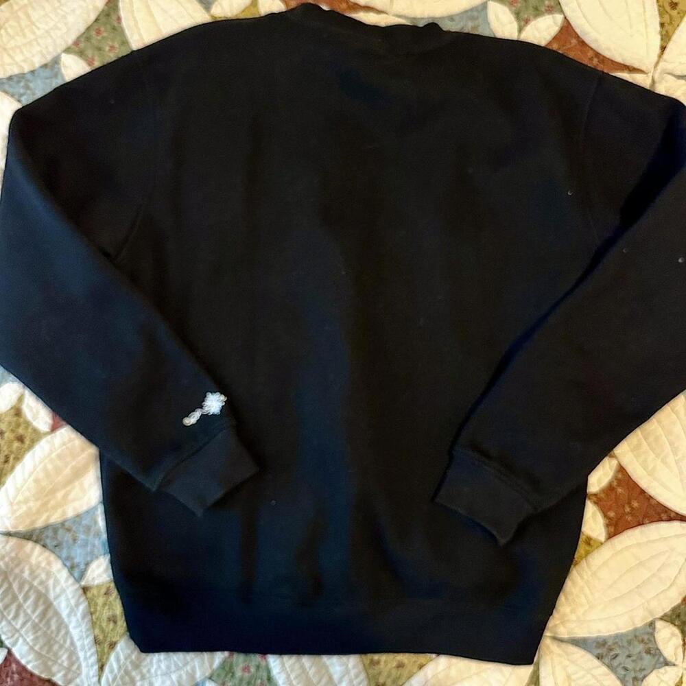 Black crewneck grandma sweater with red cardinals and snowflakes - Picture 4 of 4